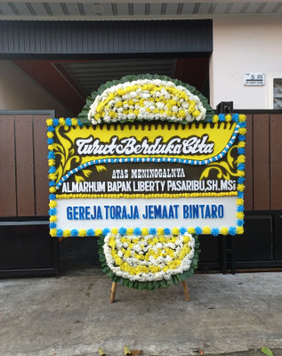 Papan Bunga Duka di Nusa Laut