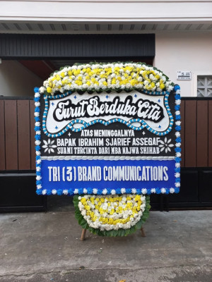 Papan Bunga Duka di Nusa Laut